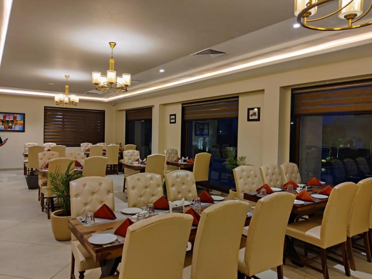 The Imperial Prime Clarks Inn Suites, Bhilwara Exteriör bild