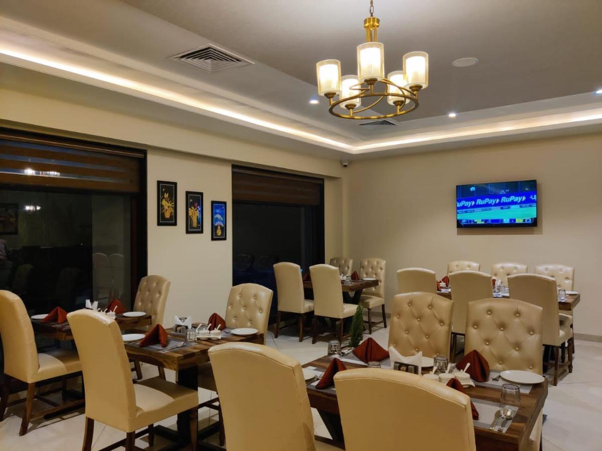 The Imperial Prime Clarks Inn Suites, Bhilwara Exteriör bild