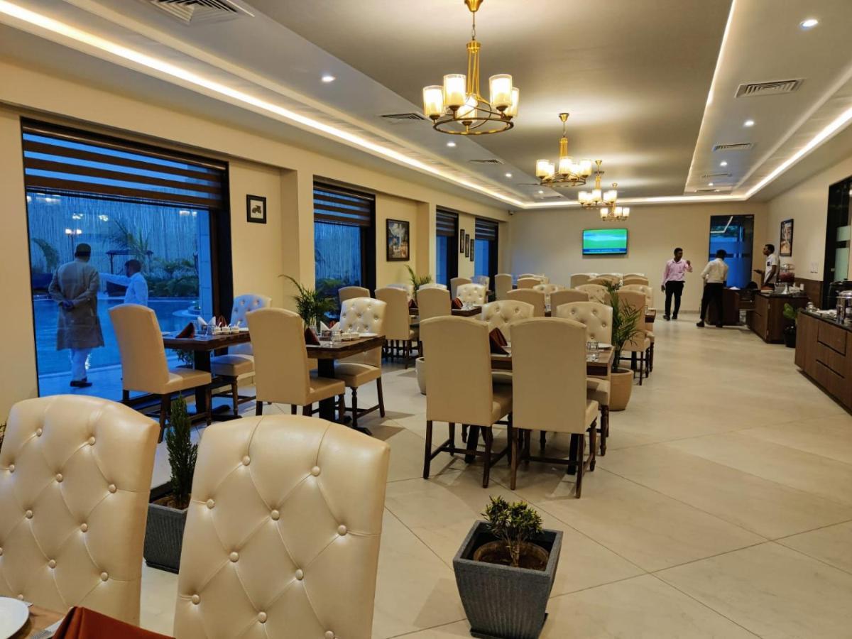 The Imperial Prime Clarks Inn Suites, Bhilwara Exteriör bild