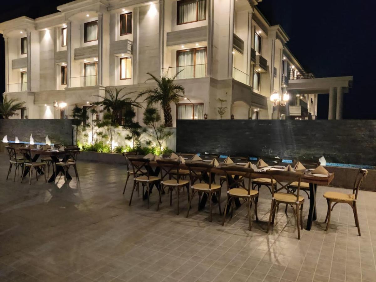 The Imperial Prime Clarks Inn Suites, Bhilwara Exteriör bild