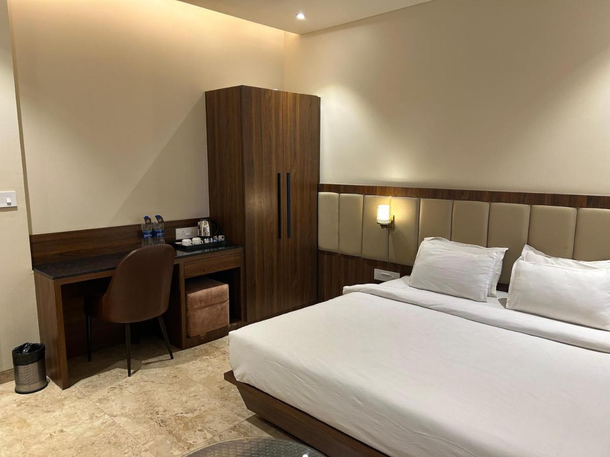 The Imperial Prime Clarks Inn Suites, Bhilwara Exteriör bild