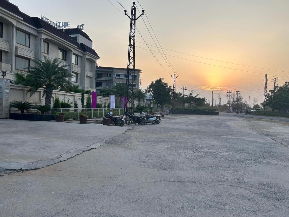 The Imperial Prime Clarks Inn Suites, Bhilwara Exteriör bild