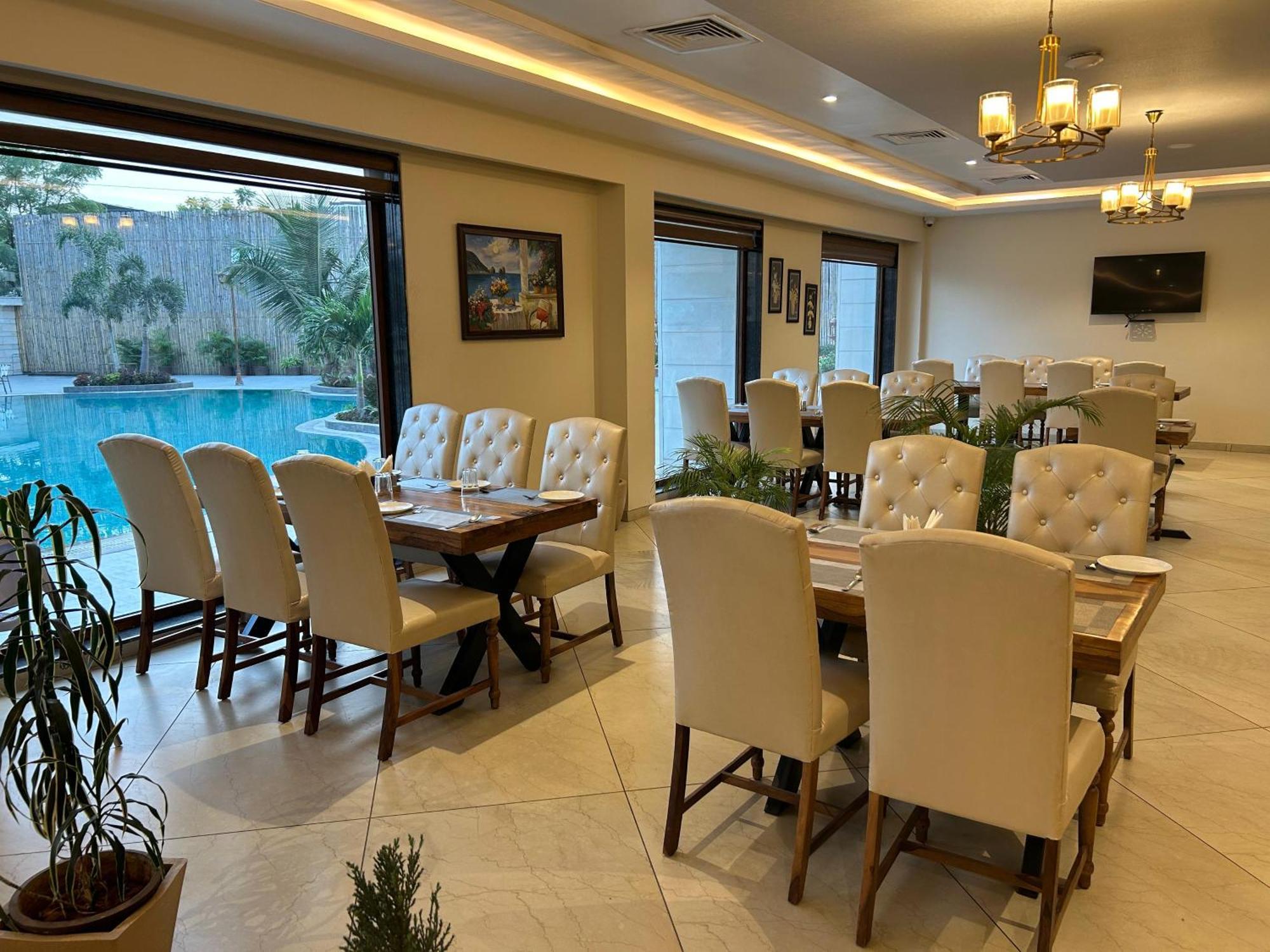 The Imperial Prime Clarks Inn Suites, Bhilwara Exteriör bild